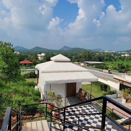 Aura Gold Resort Udaipur Ngoại thất bức ảnh