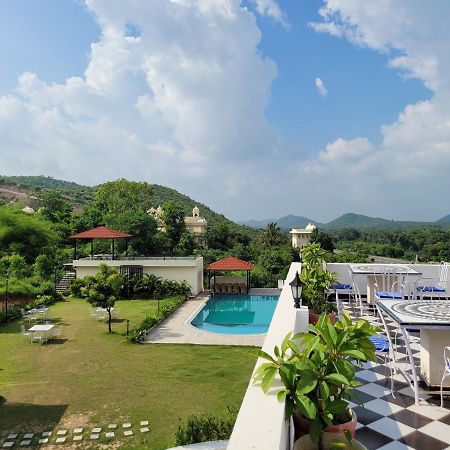 Aura Gold Resort Udaipur Ngoại thất bức ảnh