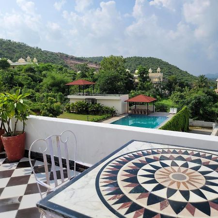 Aura Gold Resort Udaipur Ngoại thất bức ảnh