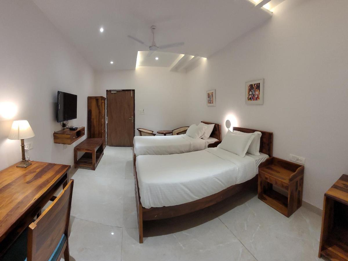 Aura Gold Resort Udaipur Ngoại thất bức ảnh
