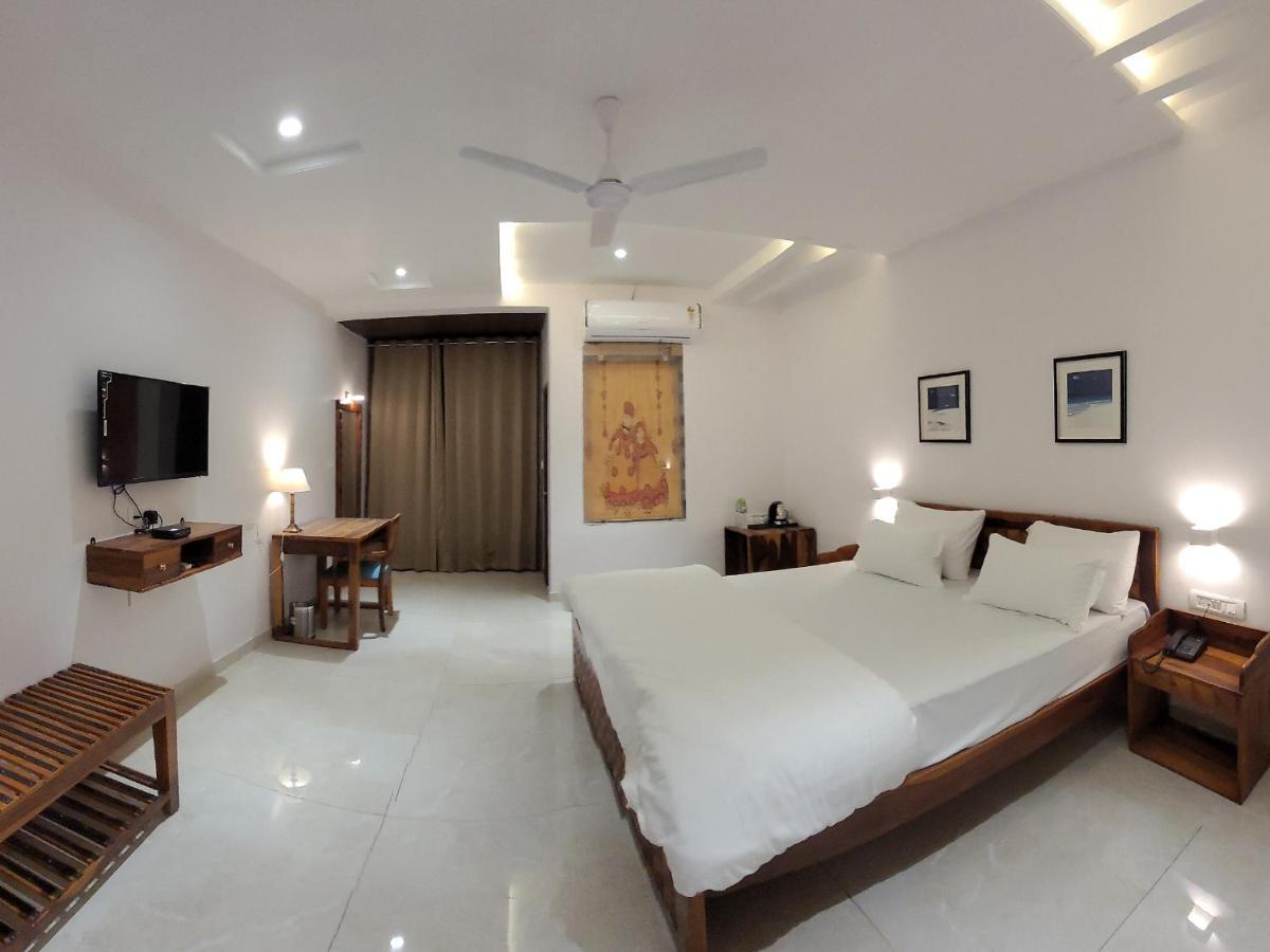Aura Gold Resort Udaipur Ngoại thất bức ảnh