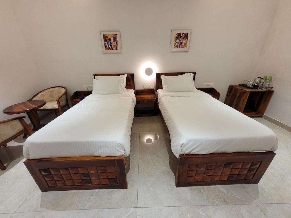 Aura Gold Resort Udaipur Ngoại thất bức ảnh