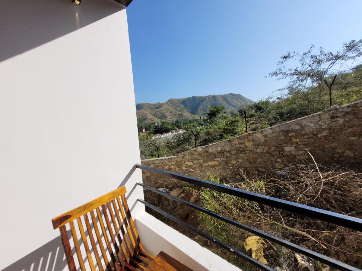 Aura Gold Resort Udaipur Ngoại thất bức ảnh