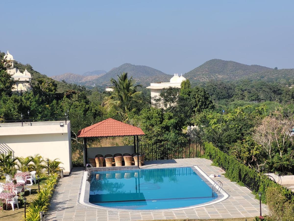 Aura Gold Resort Udaipur Ngoại thất bức ảnh