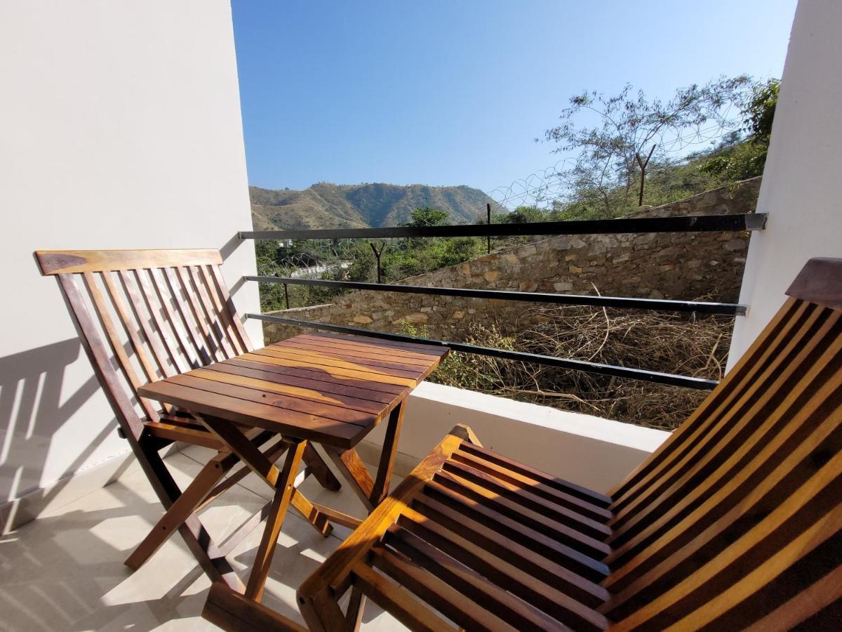 Aura Gold Resort Udaipur Ngoại thất bức ảnh