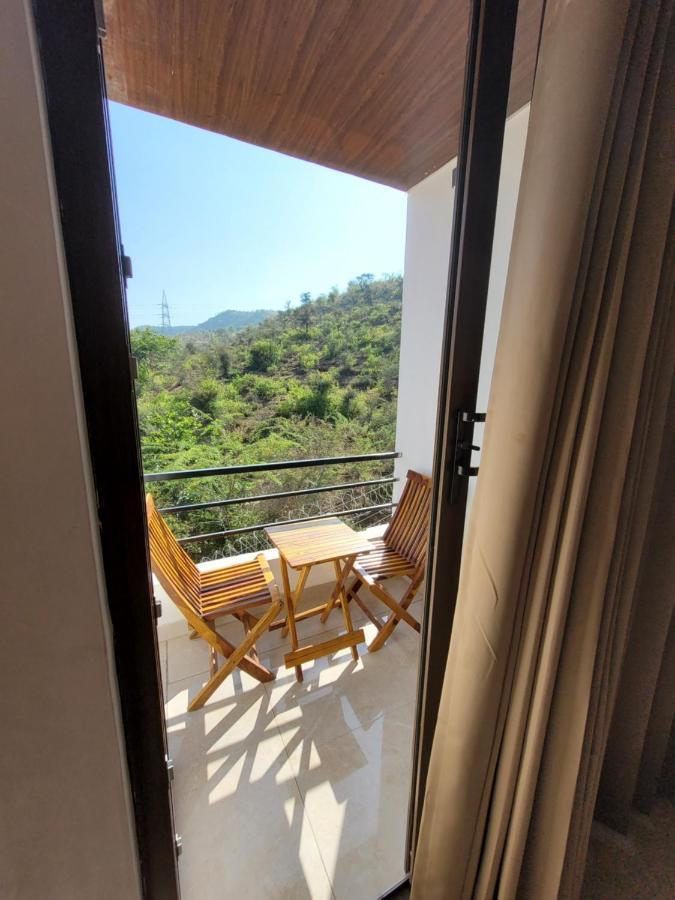 Aura Gold Resort Udaipur Ngoại thất bức ảnh