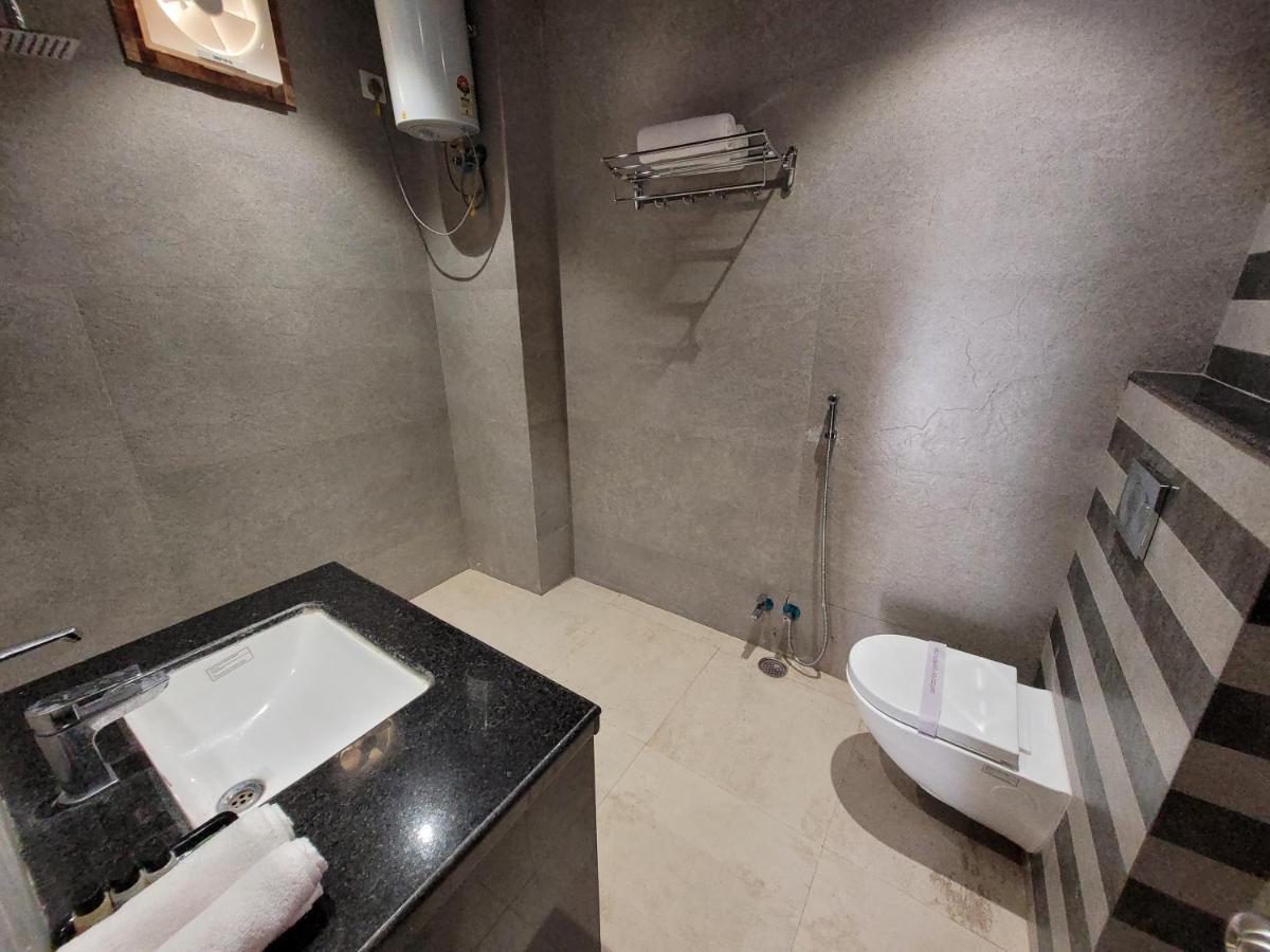Aura Gold Resort Udaipur Ngoại thất bức ảnh