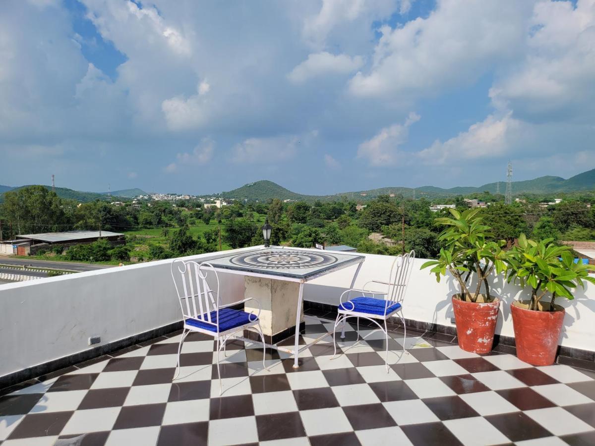 Aura Gold Resort Udaipur Ngoại thất bức ảnh