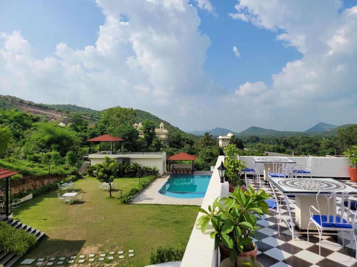 Aura Gold Resort Udaipur Ngoại thất bức ảnh