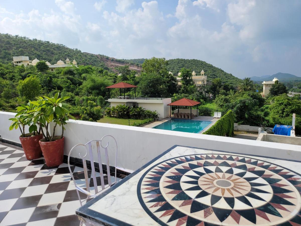 Aura Gold Resort Udaipur Ngoại thất bức ảnh